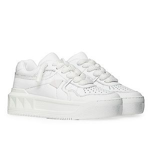 Valentino Garavani leather TRAINER size 38 in White